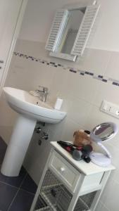 a bathroom with a sink and a toilet at Good Morning Shopping in Serravalle Scrivia +22 photos