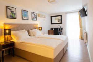 Postel nebo postele na pokoji v ubytování Hotel Vila Tina
