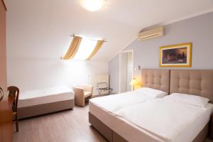 Postel nebo postele na pokoji v ubytování Hotel Vila Tina
