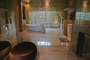 Ein Badezimmer in der Unterkunft Grand Mega Resort & Spa