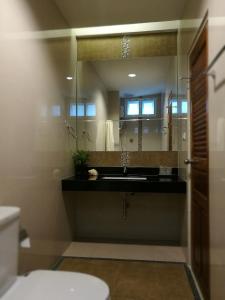 Kylpyhuone majoituspaikassa Bann Vimansamutr
