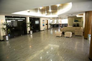 Lobbyen eller receptionen på Monza Palace Hotel