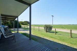 Far View - Pets, Linen, Wi-Fi, Netflix, Caravan室外花園