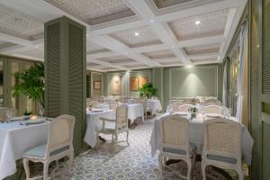 Posezení v ubytování Au Lac Charner Hotel