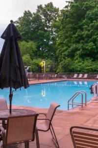
The swimming pool at or near Mohican Lodge and Conference Center
