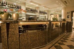 Majoituspaikan Hotel Csejtei baari tai lounge-tila