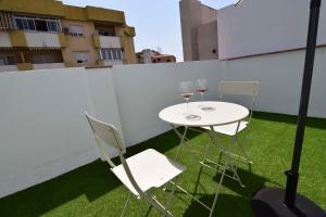Patio lub wspólna przestrzeń na świeżym powietrzu w obiekcie Letmalaga Cappuccino
