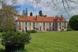 Saint-Jean-aux-AmognesにあるChâteau de SURYの大家