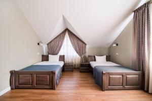 a bedroom with two beds and a window at Gosudar Hotel in Kropyvnytskyi