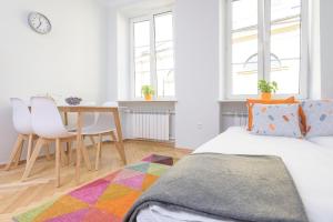 Posteľ alebo postele v izbe v ubytovaní Bright and modern apartment in the heart of the Old and New Town