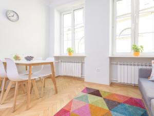 Fotografia z galérie ubytovania Bright and modern apartment in the heart of the Old and New Town vo Varšave