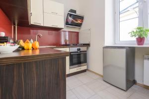 Kuchyňa alebo kuchynka v ubytovaní Bright and modern apartment in the heart of the Old and New Town
