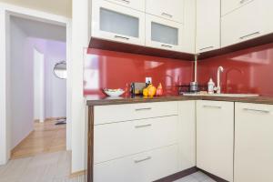 Kuchyňa alebo kuchynka v ubytovaní Bright and modern apartment in the heart of the Old and New Town