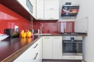 Kuchyňa alebo kuchynka v ubytovaní Bright and modern apartment in the heart of the Old and New Town