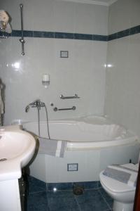 Koupelna v ubytování Petit Palais Hotel