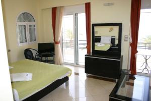Postel nebo postele na pokoji v ubytování Petit Palais Hotel