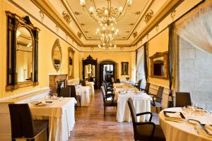 Posezení v ubytování Abba Palacio de Soñanes Hotel