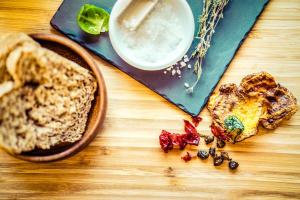 a table with a plate of bread and a bowl of sugar at Trasti & Trine Boutique Hotel in Alta