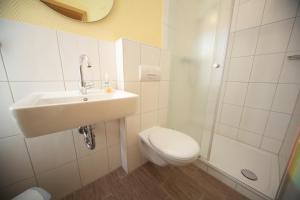 a bathroom with a toilet and a sink and a shower at BORKUMUNTERKUNFT - WOH4 - IM HERZEN DER INSEL in Borkum