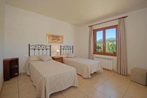 Postel nebo postele na pokoji v ubytování Villa Blanquerna + 22 fotografií