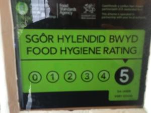 Certifikát, hodnocení, plakát nebo jiný dokument vystavený v ubytování Grapes Hotel, Bar & Restaurant Snowdonia Nr Zip World
