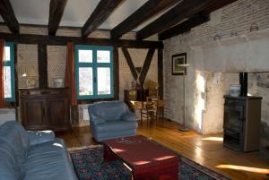 a living room with a couch and a table at Gite Les Hortalis in Monjoi