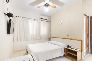 a bedroom with a bed and a ceiling fan at Hotel Princeton in Piracicaba +37 photos