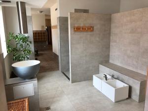 Koupelna v ubytování Hotel Isenbütteler Hof + 37 fotografií