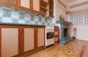 Köök või kööginurk majutusasutuses Apartment on Baumana