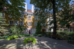 Vonkajšia záhrada v ubytovaní Bright and modern apartment in the heart of the Old and New Town