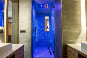 Koupelna v ubytování Hotel La Vetta + 57 fotografií