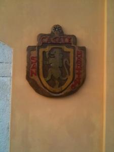 a sign on the side of a wall at il casale san martino in Norcia