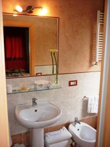 Koupelna v ubytování B&B Casale Ginette + 37 fotografií