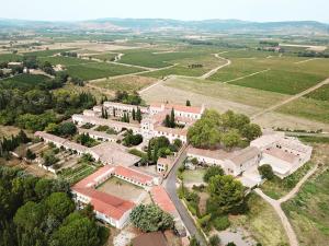 an aerial view of a large house with a yard at Chartreuse de Mougeres - Pézenas in Caux