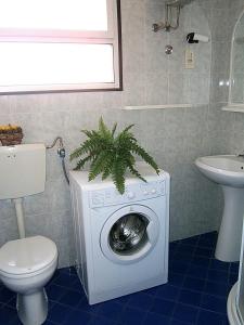 A bathroom at Glicini