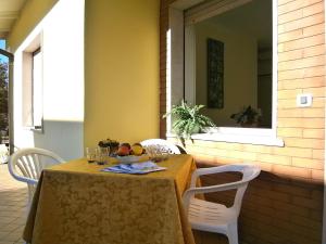 A seating area at Glicini