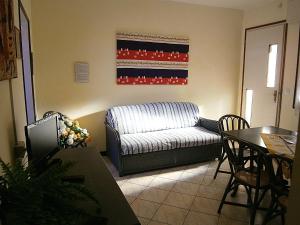 A seating area at Glicini