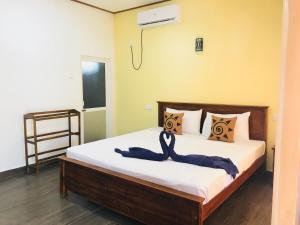 Tempat tidur dalam kamar di Ocean Gate Negombo