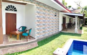 Bazén v ubytování Ocean Gate Negombo nebo v jeho okolí