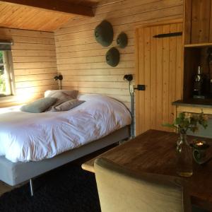 מיטה או מיטות בחדר ב-Vrijzicht