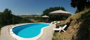 Bazén v ubytování B&B Cà Giovanni Country Resort nebo v jeho okolí