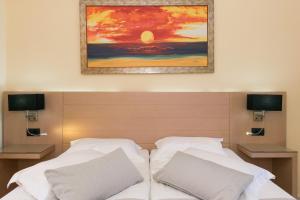 Postel nebo postele na pokoji v ubytování Platanias Aetheras Beach
