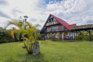 Hotel Alto de los Andaquies外面的花园