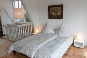 Een bed of bedden in een kamer bij Kalkmarkt Suites