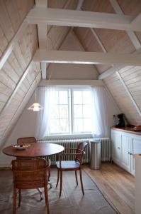 a dining room with a table and chairs and a window at Kalkmarkt Suites in Amsterdam