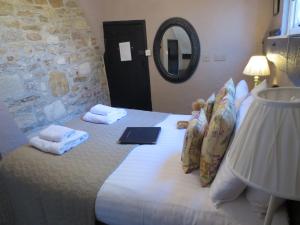 A bed or beds in a room at Strand House 