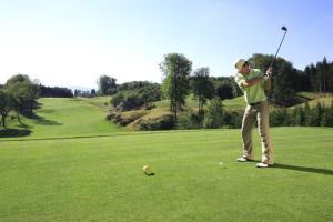 Golfas svečių namuose arba netoliese