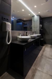 Airhostel Barcelona Airport 24h的一间浴室