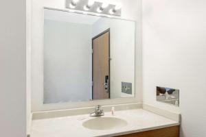 Koupelna v ubytování Budget inn & Suites + 16 fotografií
