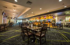 Nightcap at Coolaroo Hotel tesisinde bir restoran veya yemek mekanı